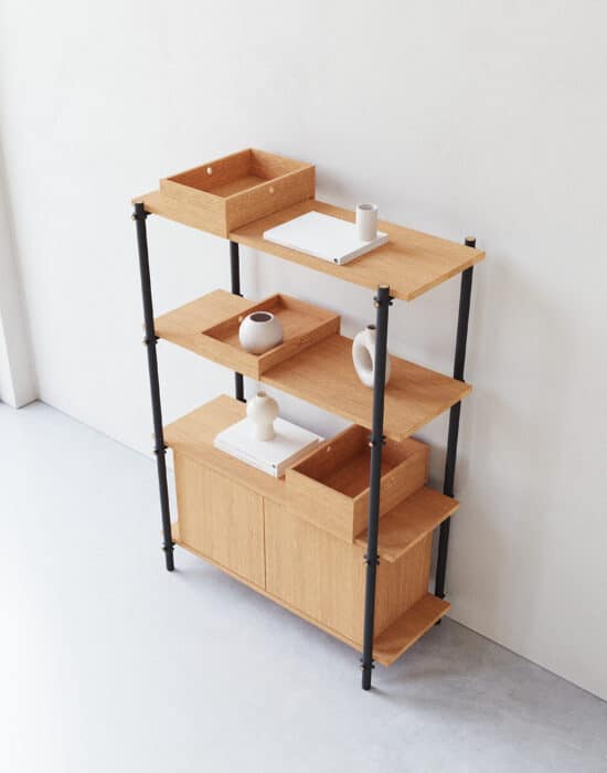 De modulaire wandkast, dressoir of tv meubel Mödula kan je aanvullen met accessoires! De Mödula schap is verkrijgbaar in drie verschillende maten: S, M en L en is gemaakt van massief eiken. Mis je extra kastruimte? Een extra kastelement kan de oplossing bieden. Het kastelement kan je op elke gewenste plank plaatsen (mits het tussen twee legplanken ligt).
